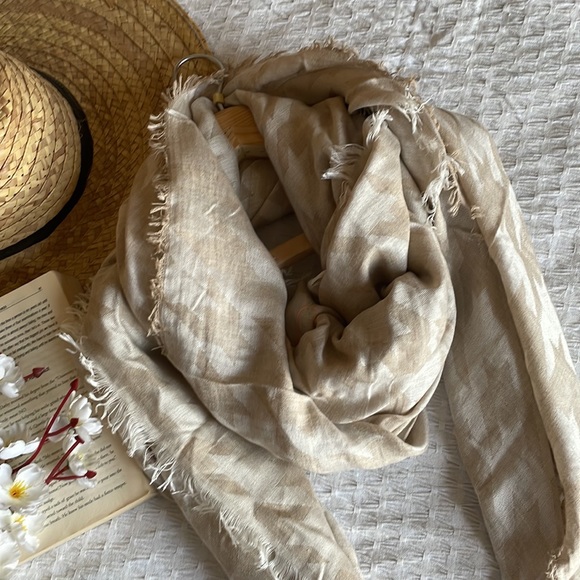 Accessories - FLAT Rs. 500/- (free ship) Soft scarf patterned with self design